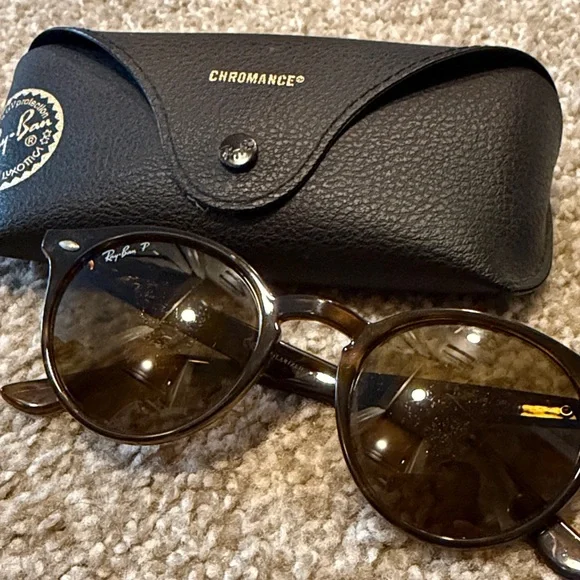 Unisex Ray-Ban Tortoise Shell Sunglasses - Picture 4 of 5